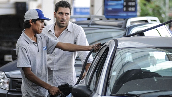 La venta de combustibles se desplomó en abril y tuvo su nivel más bajo en 34 meses