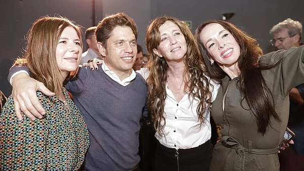 Axel Kicillof compartió un acto con Pablo Echarri, Cecilia Roth y otros artistas que apoyaron su candidatura