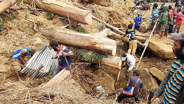 15 fotos de los deslizamientos de tierra que sepultaron una aldea de Papúa Nueva Guinea: estiman 2.000 muertes