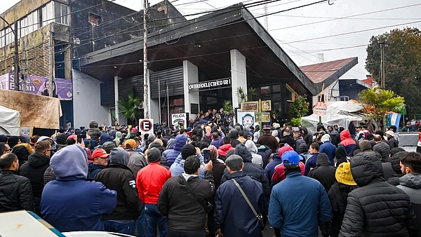 Misiones: un grupo de policías intentó tomar la sede de la jefatura policial, pero a último momento desistió