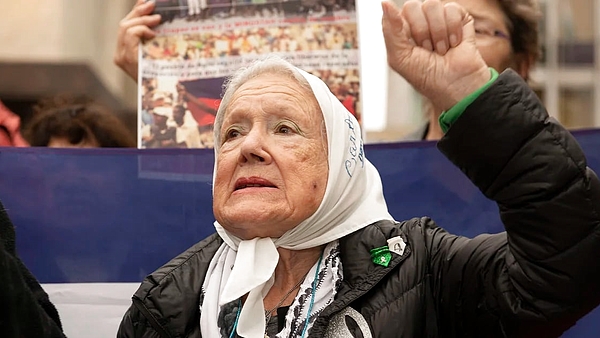 Internaron a la titular de Madres de Plaza de Mayo, Nora Cortiñas, por una infección pulmonar