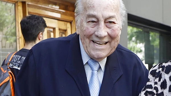 Victoriano Valencia desvela el feo de Enrique Ponce en su 93 cumpleaños