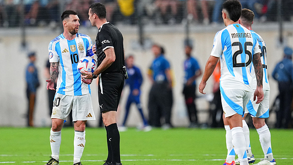 Video: el enojo de Messi con el árbitro