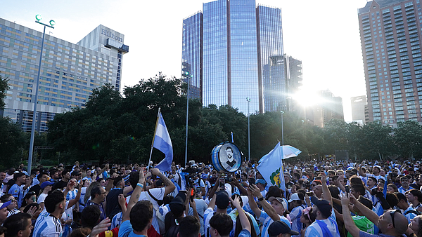 Multitudinario banderazo de apoyo a la Selección en Houston