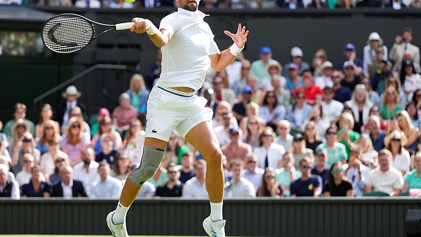 Djokovic sufrió pero le ganó a Fearnley para pasar a tercera en Wimbledon