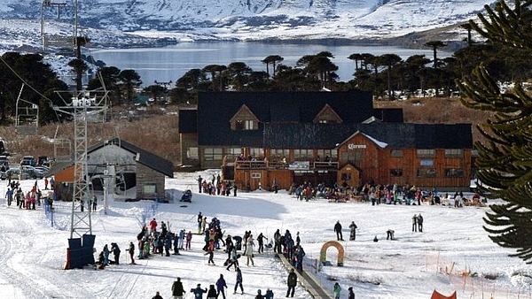 El destino patagónico que es la opción más completa para las vacaciones de invierno: tiene un centro de esquí y 2 complejos termales