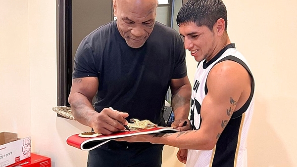 El Puma Martínez recibió la bendición de Mike Tyson y quiere hacer historia en Japón