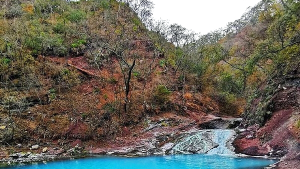 El paraíso termal argentino que muy pocos conocen: queda escondido en la montaña y tiene aguas turquesas como en el Caribe