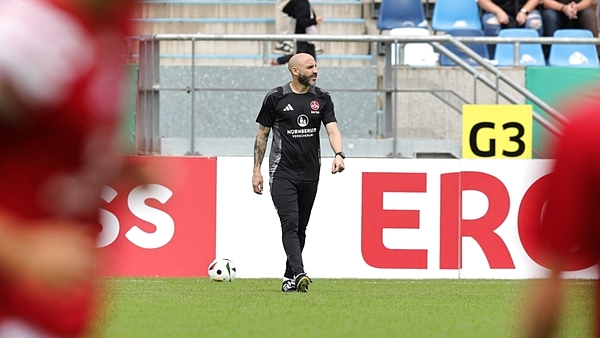 El debut de Javier Pinola en Alemania: banderas, ovación y triunfo por penales