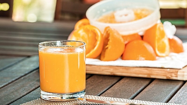 El jugo natural con más vitamina C y antioxidantes que previene los infartos y fortalece el corazón 