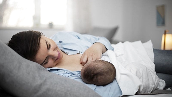 Una investigación científica reveló cómo es el sabor de la leche materna y cómo influye la alimentación de la madre