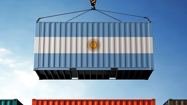 Con un derrumbe de las importaciones, la balanza comercial arrojó un superávit de USD 1.575 millones