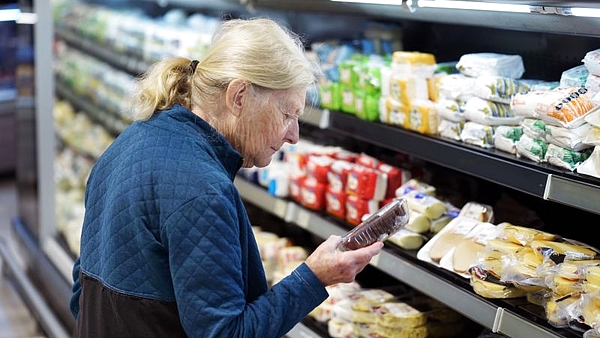 Menos compras y más espaciadas: los consumidores argentinos creen que la situación mejorará en más de un año