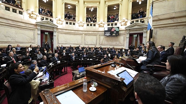 El Senado debate por las jubilaciones y el aumento de los senadores