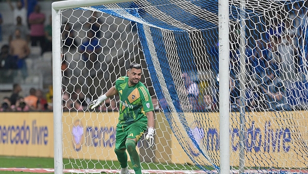 Romero liquidó al árbitro: 