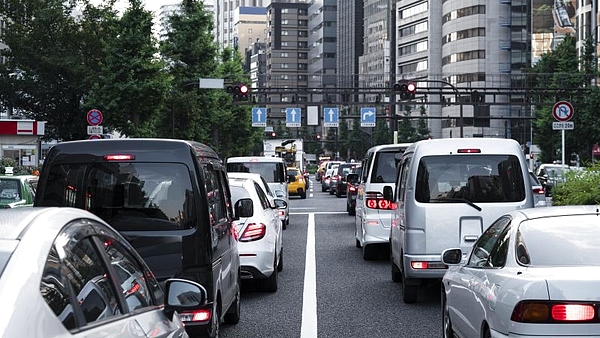 El país que tiene la mayor cantidad de autos por habitante: supera a Estados Unidos, China y Japón