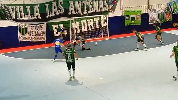 Video: se limpió a dos rivales y marcó un golazo de rabona en el futsal de Boca