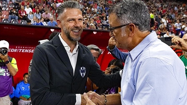 Qué le dijo al oído Juan Carlos Osorio a Martín Demichelis antes del duelo entre Rayados y Tijuana