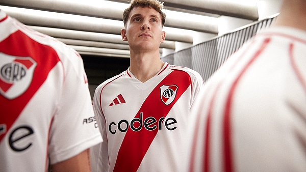 Fotos: así es la nueva camiseta de River, inspirada en el 86