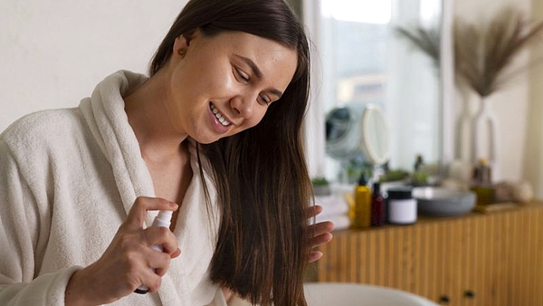 Los beneficios de usar agua de arroz para el pelo: cuáles son los nutrientes que aporta al cabello y cómo hay que usarlo