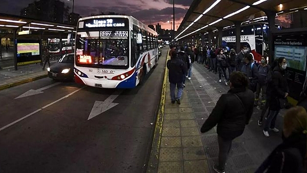 Colectivos AMBA: con riesgo de paro, desde hoy las empresas reducirán la frecuencia de los servicios