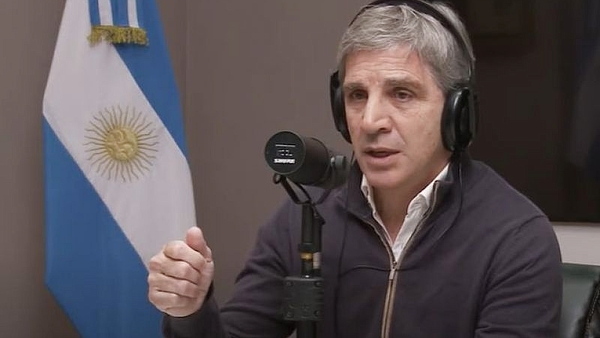 Caputo inauguró el streaming de Economía y le restó importancia al riesgo país: 