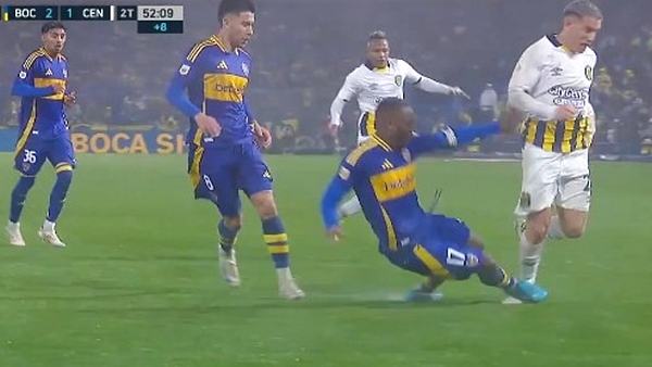 Polémica en el final de Boca vs. Central: ¿era penal de Advíncula contra Copetti?