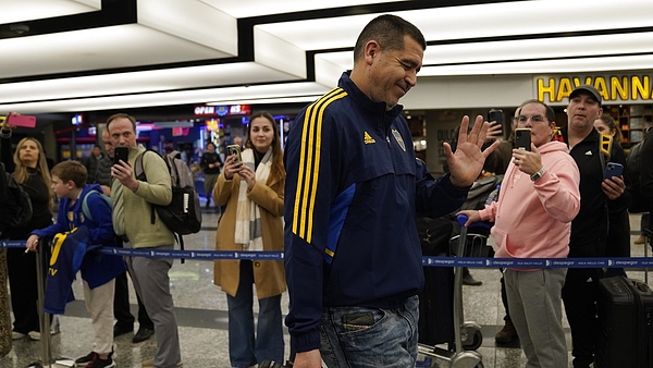 Riquelme se va a México: los motivos del viaje y con quiénes se va a encontrar