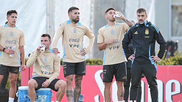 ¿Otamendi capitán y Lisandro de tres? El 11 de la Selección para enfrentar a Chile