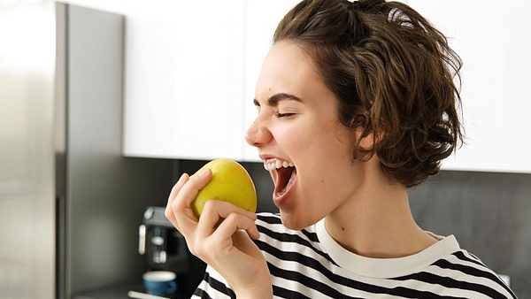 Cuáles son las frutas que conviene comer a la noche: facilitan la digestión y mejoran la calidad del descanso