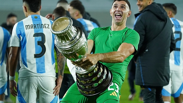 Dibu siendo Dibu: Martínez y la remake del gesto de la final del Mundial, ¡con la Copa América!