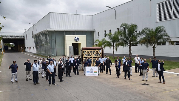 La empresa japonesa Aisin visitó la fábrica de VW en Córdoba