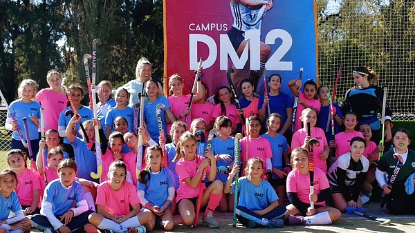 Hockey: Delfina Merino, jugadora de Las Leonas, dictó una capacitación en el Complejo Marcos Arana