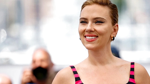 OpenAI vs Scarlett Johansson: el asistente virtual dejará de usar una voz parecida a la de ella