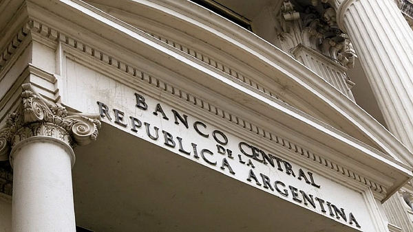 Reducir la tasa de interés: la estrategia del Gobierno para lograr el saneamiento del Banco Central