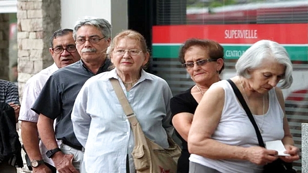 ANSES inicia pagos a JUBILADOS Y PENSIONADOS que superan la mínima: quiénes cobran hoy jueves 23 de mayo de 2024